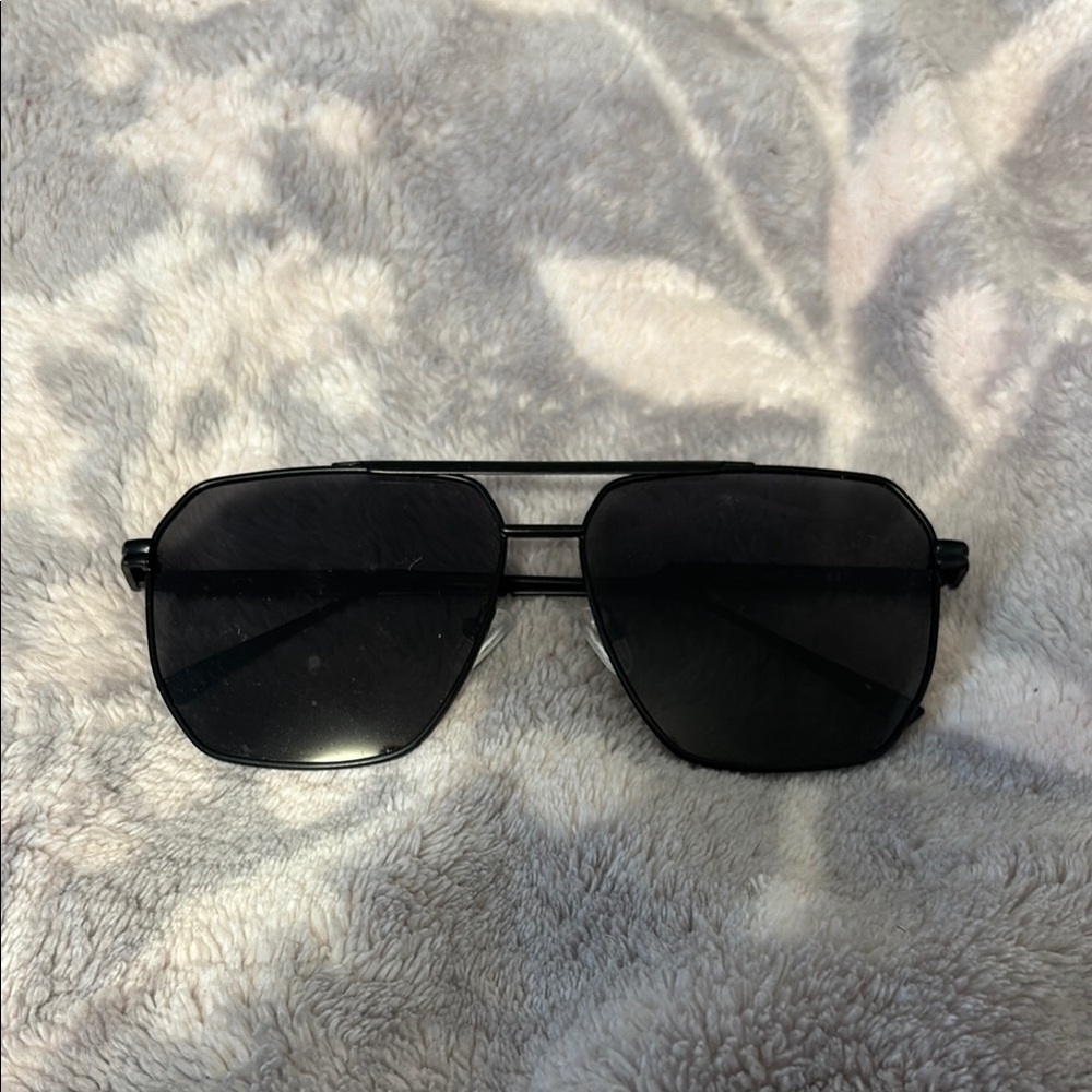 Black Aviator Sunglasses
